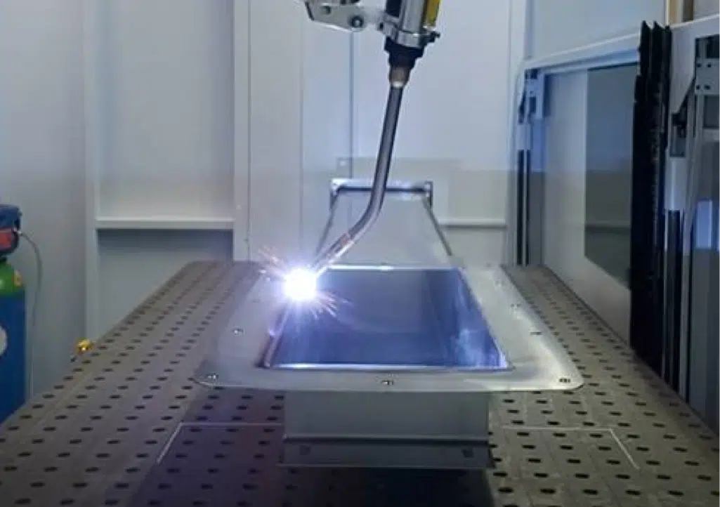 Robot welds for yachts